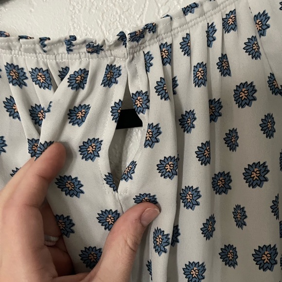 Loft Dainty Floral Blouse - size L (petite) - Picture 3 of 6